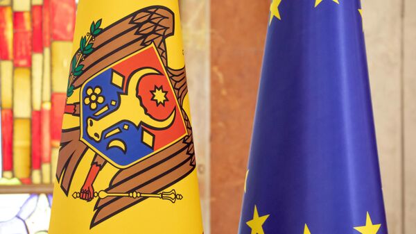 Bandeiras da União Europeia (UE) e Moldávia. - Sputnik Brasil