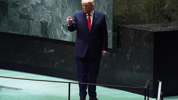 Trump cita abraço e 'boa química' com Lula ao anunciar encontro para semana que vem - Sputnik Brasil