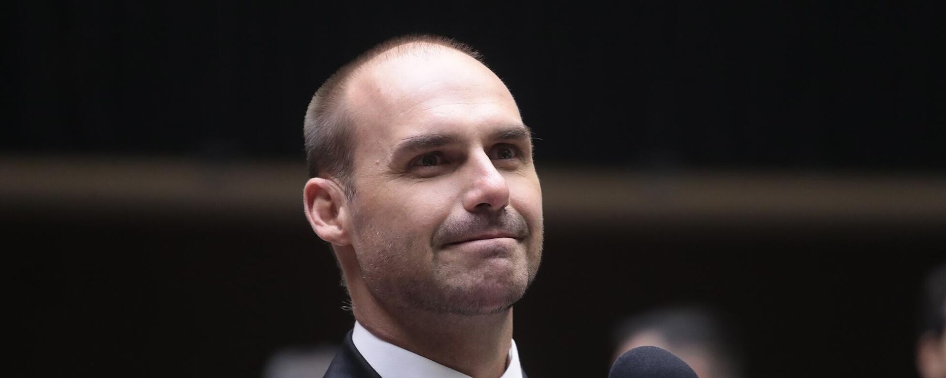 O deputado federal Eduardo Bolsonaro (PL-SP) durante sessão deliberativa do plenário da Câmara dos Deputados, em 4 de fevereiro de 2025 - Sputnik Brasil, 1920, 31.10.2025