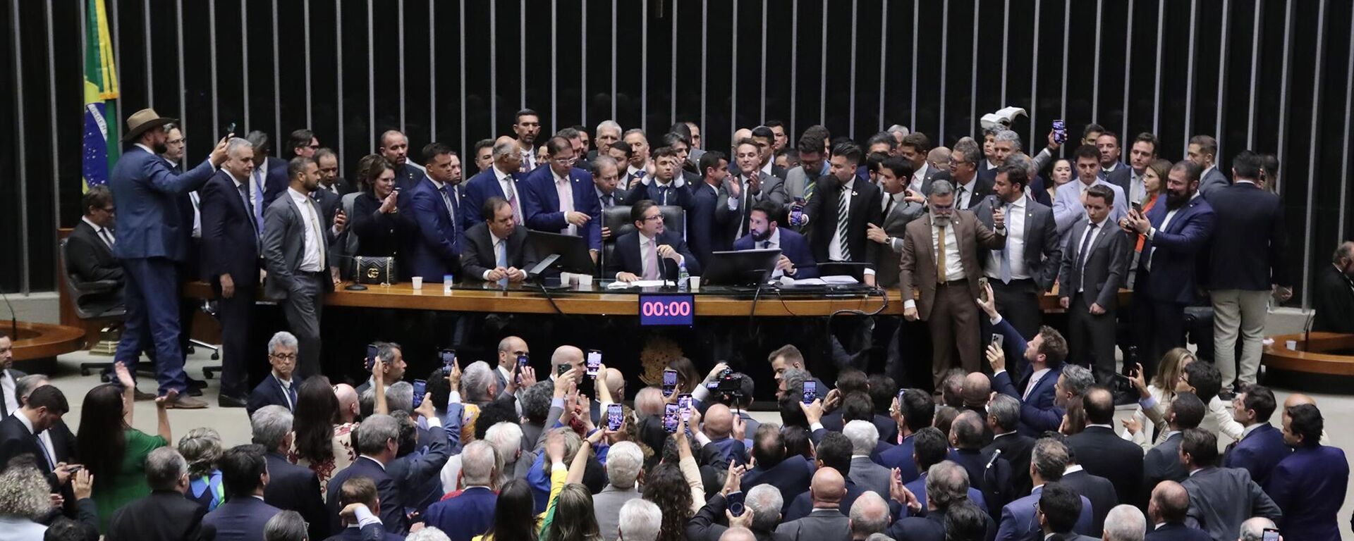 Deputados federais fizeram motim e obstruíram mesa do presidente da Casa, Hugo Motta (Republicanos-PB), em agosto de 2025 - Sputnik Brasil, 1920, 23.09.2025