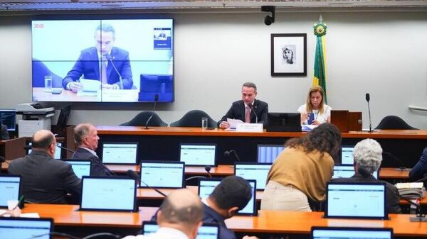 Processo contra Eduardo Bolsonaro avança na Câmara a pedido do PT - Sputnik Brasil