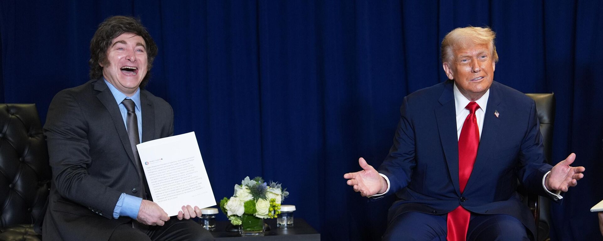 O presidente da Argentina, Javier Milei, em encontro com seu homólogo norte-americano, Donald Trump, em setembro de 2025 - Sputnik Brasil, 1920, 28.09.2025