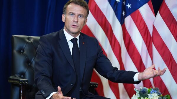 O presidente francês Emmanuel Macron discursa durante reunião com o presidente Donald Trump, durante a Assembleia Geral das Nações Unidas em Nova York, 23 de setembro de 2025 - Sputnik Brasil