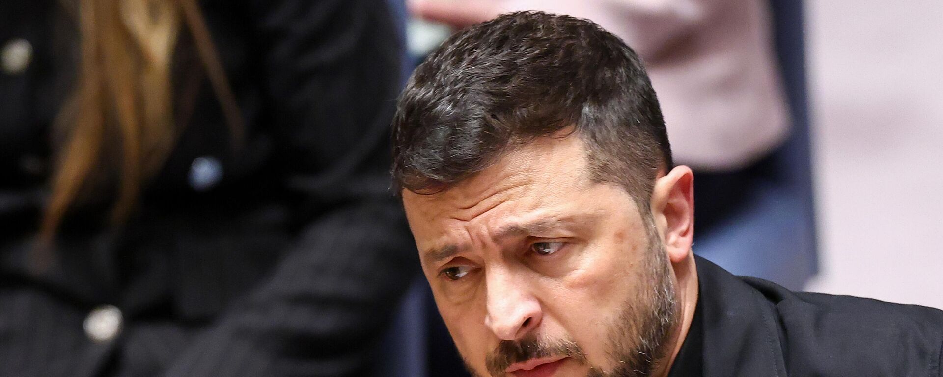 O líder ucraniano, Vladimir Zelenskyy, participa de uma reunião ministerial do Conselho de Segurança das Nações Unidas sobre a Ucrânia na sede da ONU - Sputnik Brasil, 1920, 25.09.2025