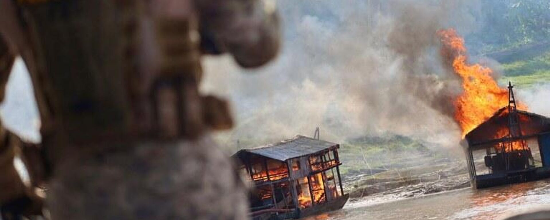 Operação Boiúna da PF, voltada ao combate à mineração ilegal de ouro no leito do Rio Madeira - Sputnik Brasil, 1920, 24.09.2025