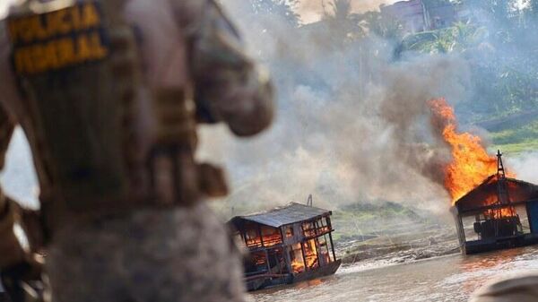 Operação Boiúna da PF, voltada ao combate à mineração ilegal de ouro no leito do Rio Madeira - Sputnik Brasil