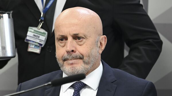 O empresário Antônio Carlos Camilo Antunes, o Careca do INSS, presta depoimento na Comissão Parlamentar Mista de Inquérito (CPMI) que investiga fraudes no Instituto Nacional do Seguro Social (INSS) envolvendo descontos irregulares em benefícios de aposentados e pensionistas, em Brasília (DF), em 25 de setembro de 2025 - Sputnik Brasil