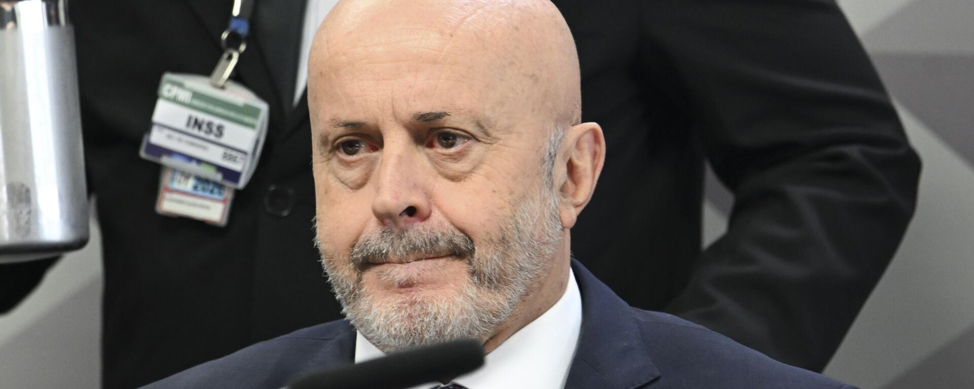 O empresário Antônio Carlos Camilo Antunes, o Careca do INSS, presta depoimento na Comissão Parlamentar Mista de Inquérito (CPMI) que investiga fraudes no Instituto Nacional do Seguro Social (INSS) envolvendo descontos irregulares em benefícios de aposentados e pensionistas, em Brasília (DF), em 25 de setembro de 2025 - Sputnik Brasil, 1920, 28.09.2025