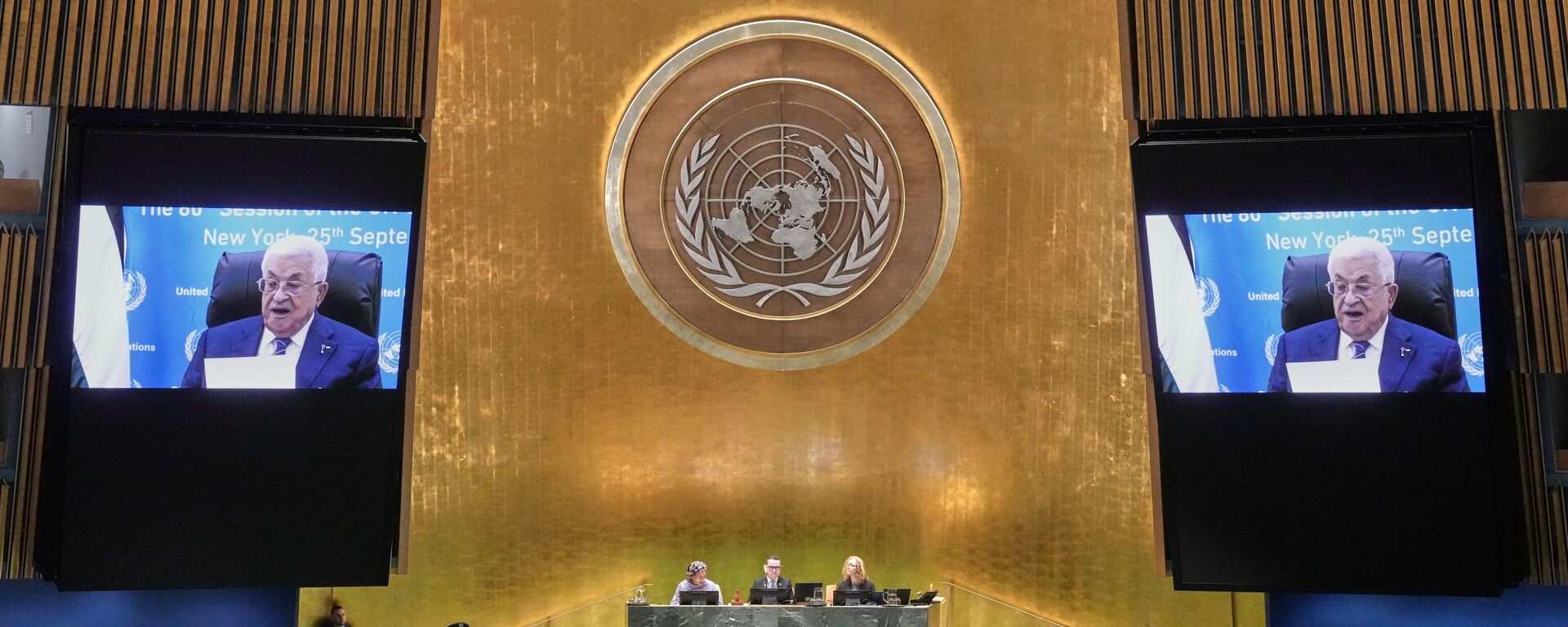 O presidente da Autoridade Nacional Palestina, Mahmoud Abbas, discursa por vídeo após não receber visto dos Estados Unidos para viajar a Nova York para a Assembleia Geral das Nações Unidas (AGNU), em 25 de setembro de 2025 - Sputnik Brasil, 1920, 25.09.2025