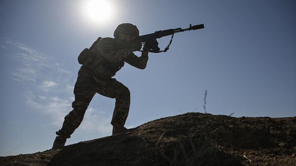 Um soldado russo - Sputnik Brasil