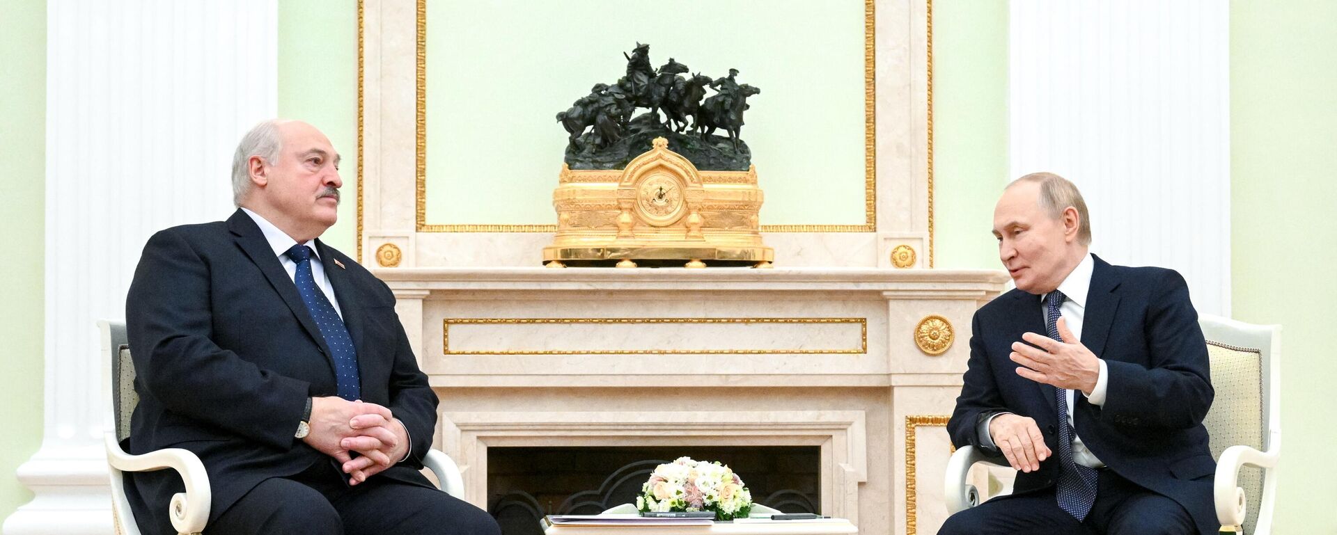 
Vladimir Putin realiza reunião com seu homólogo belarusso Aleksandr Lukashenko no Kremlin - Sputnik Brasil, 1920, 26.09.2025