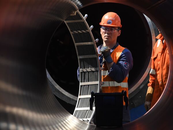 Funcionários trabalham no local de construção do gasoduto Nord Stream 2 fora da cidade de Kingisepp, região de Leningrado, Rússia - Sputnik Brasil