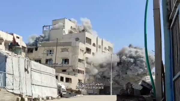 Israel lança ataque contra casa residencial no campo de refugiados de Shati perto de Gaza - Sputnik Brasil