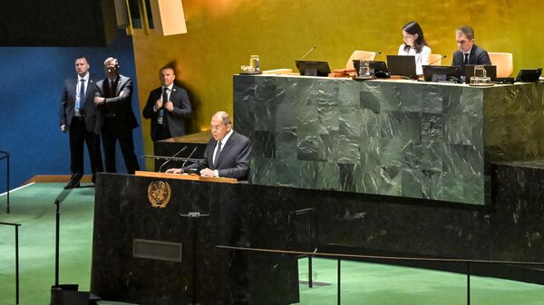 O ministro das Relações Exteriores da Rússia, Serguei Lavrov, discursa na reunião realizada durante a semana de alto nível da 80ª sessão da Assembleia Geral da ONU, em Nova York. - Sputnik Brasil