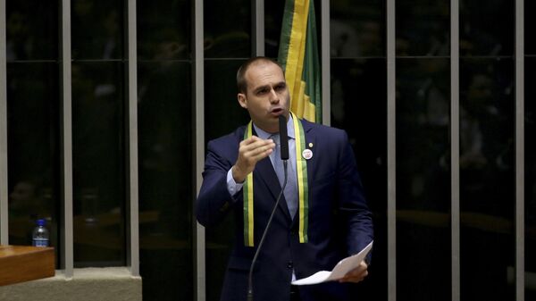 O deputado federal Eduardo Bolsonaro (PL-SP) pode deixar partido em busca de alianças para candidatura individual - Sputnik Brasil