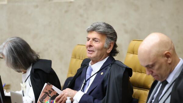 Ministro Luiz Fux (centro) durante sessão plenária do Supremo Tribunal Federal (STF) - Sputnik Brasil