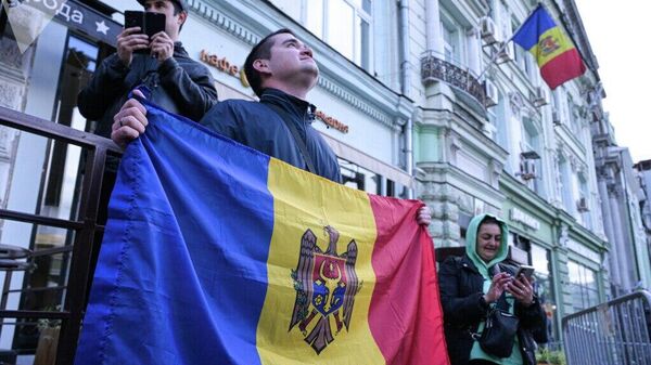 União Europeia interfere abertamente nas eleições moldavas, culpando Rússia, diz político francês - Sputnik Brasil