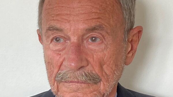 Adam Przeworski é um dos cientistas políticos mais respeitados da atualidade - Sputnik Brasil