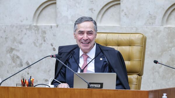 O ministro do Supremo Tribunal Federal (STF) Luís Roberto Barroso durante sessão plenária do STF em setembro de 2025 - Sputnik Brasil