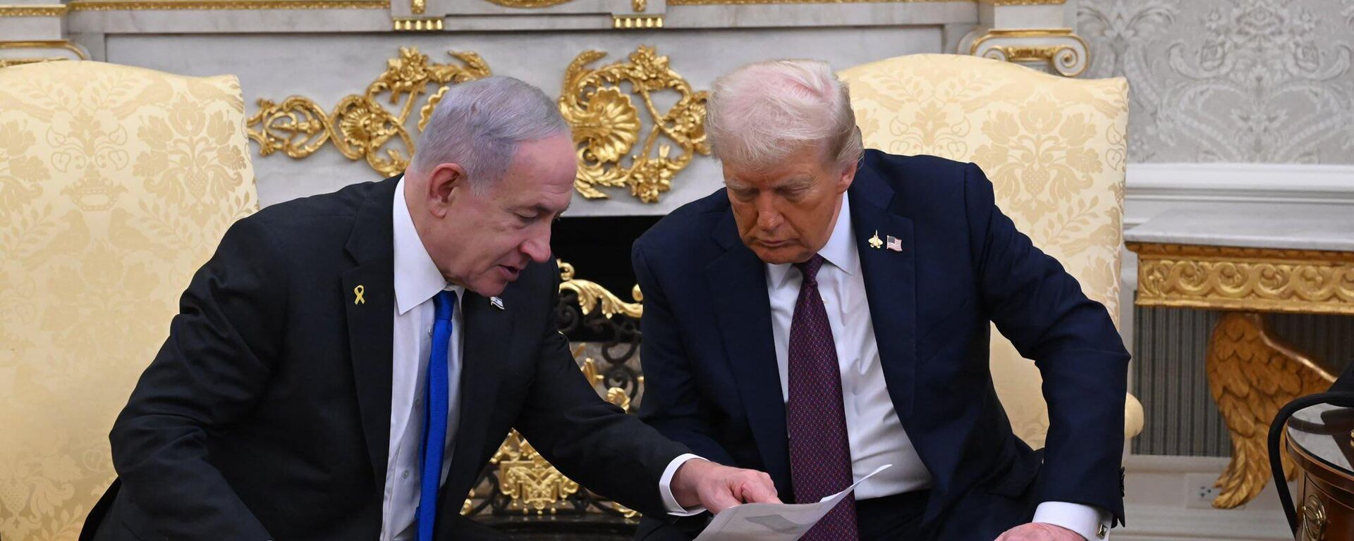 O presidente dos Estados Unidos, Donald Trump, e o primeiro-ministro de Israel, Benjamin Netanyahu, durante reunião bilateral em Washington, D.C., em 29 de setembro de 2025 - Sputnik Brasil, 1920, 29.09.2025