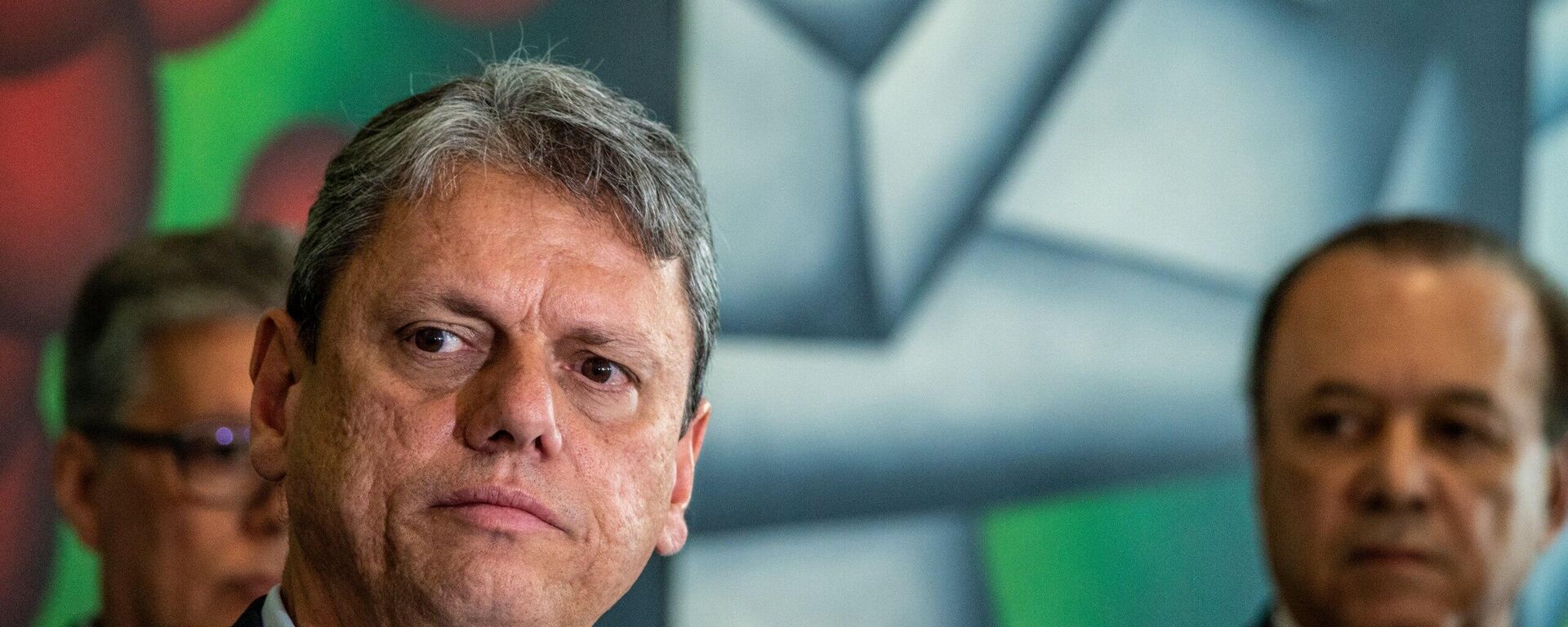 Governador de São Paulo, Tarcísio de Freitas (Republicanos), durante coletiva de imprensa sobre casos de intoxicação por metanol no estado paulista. 30 de setembro de 2025 - Sputnik Brasil, 1920, 30.09.2025