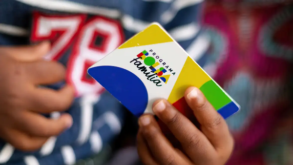 Beneficiários do Bolsa Família não poderão ter cadastros em casas de apostas - Sputnik Brasil