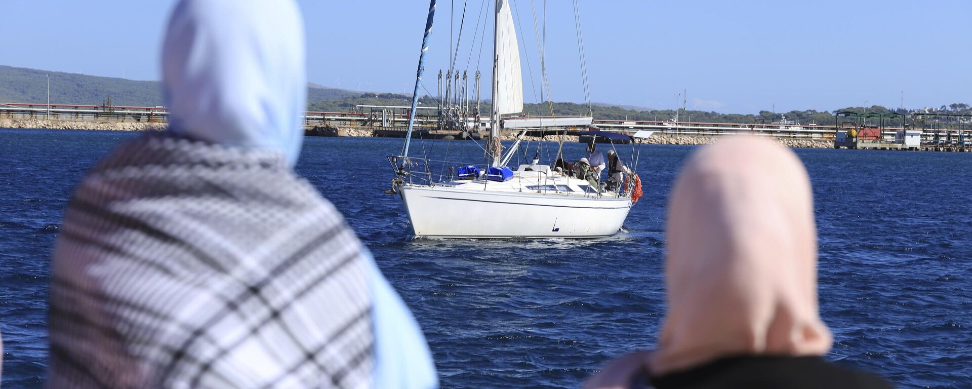 Apoiadores assistem à partida de um barco da Flotilha Global Sumud para Gaza. - Sputnik Brasil, 1920, 01.10.2025