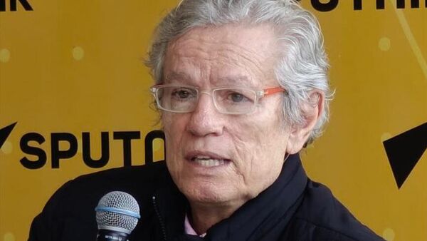 O economista Paulo Nogueira Batista Jr. discursa em painel em evento de celebração de dez anos da Sputnik Brasil, no Rio de Janeiro (RJ). Brasil, 3 de julho de 2025 - Sputnik Brasil