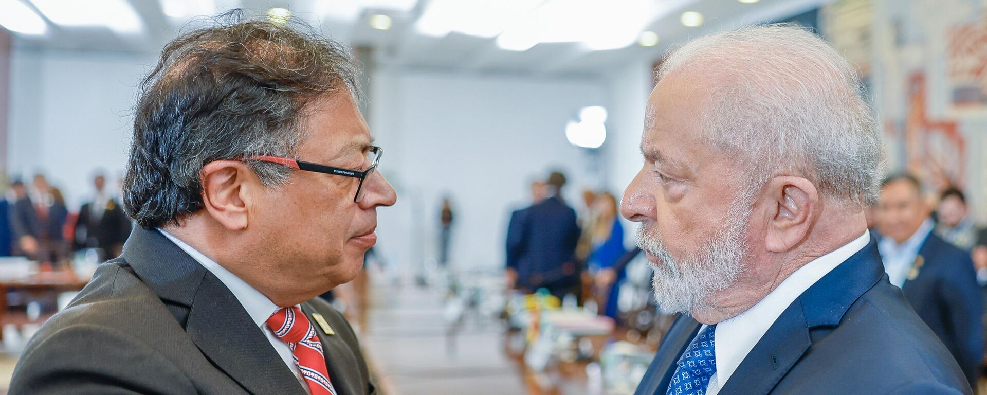 O presidente da Colômbia, Gustavo Petro (à esquerda), em encontro com seu homólogo brasileiro, Luiz Inácio Lula da Silva, em Brasília, no Brasil, em maio de 2023 - Sputnik Brasil, 1920, 02.10.2025
