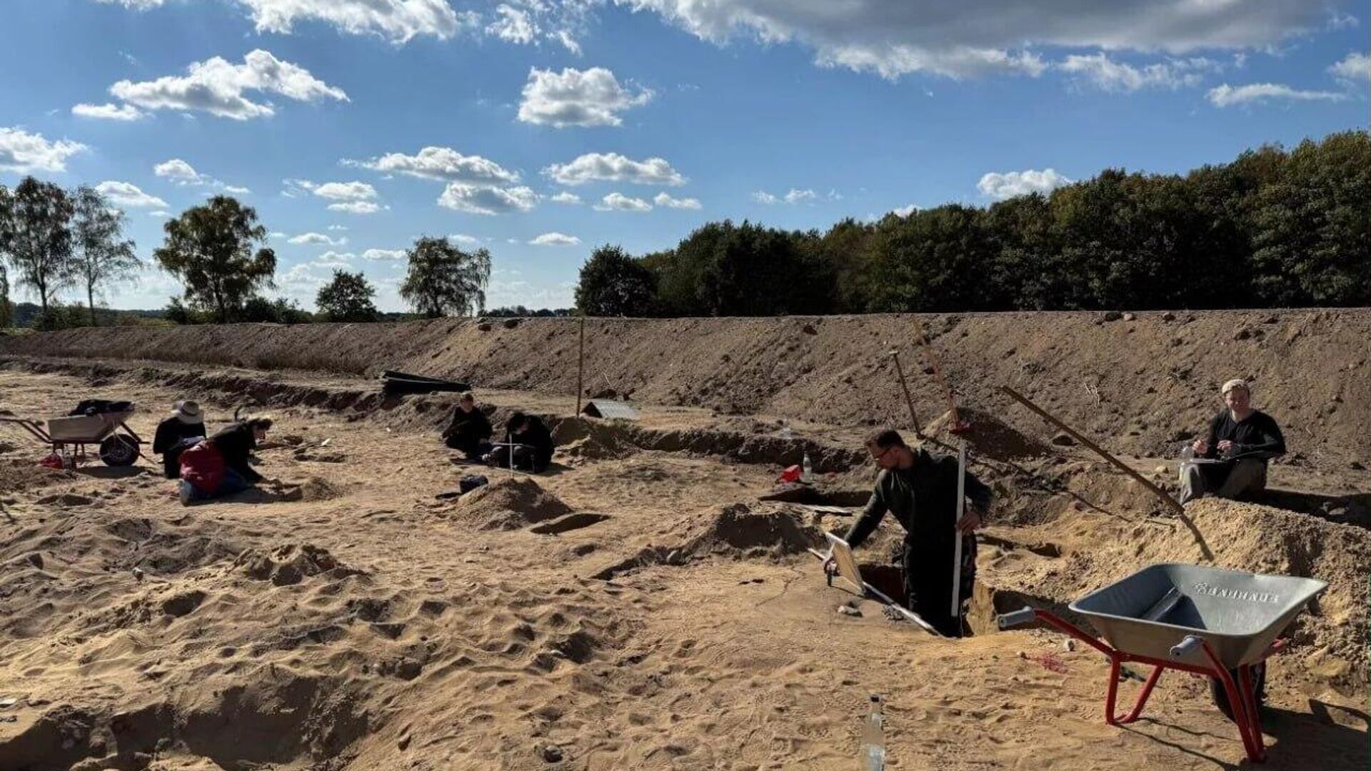 Escavações alemãs revelam uma das maiores zonas industriais do Império Romano na Baixa Saxônia Escavações alemãs revelam uma das maiores zonas industriais do Império Romano na Baixa Saxônia - Sputnik Brasil, 1920, 03.10.2025