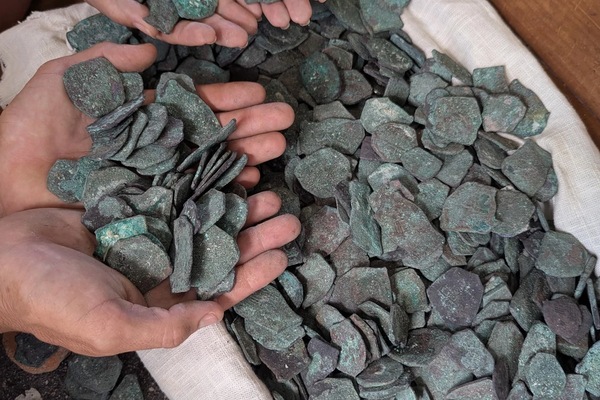 Tesouro espanhol de 1715: mais de mil moedas são achadas nas águas da Flórida - Sputnik Brasil