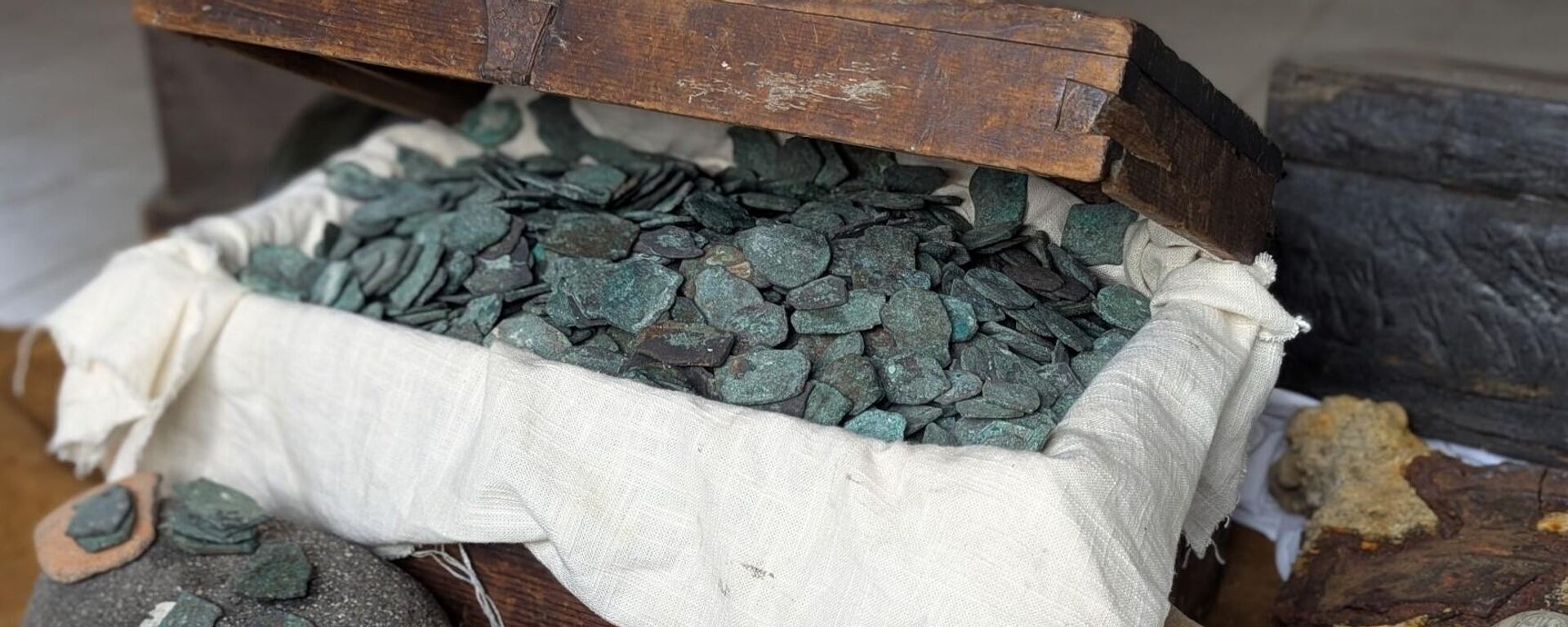 Tesouro espanhol de 1715: mais de mil moedas são achadas nas águas da Flórida - Sputnik Brasil, 1920, 03.10.2025