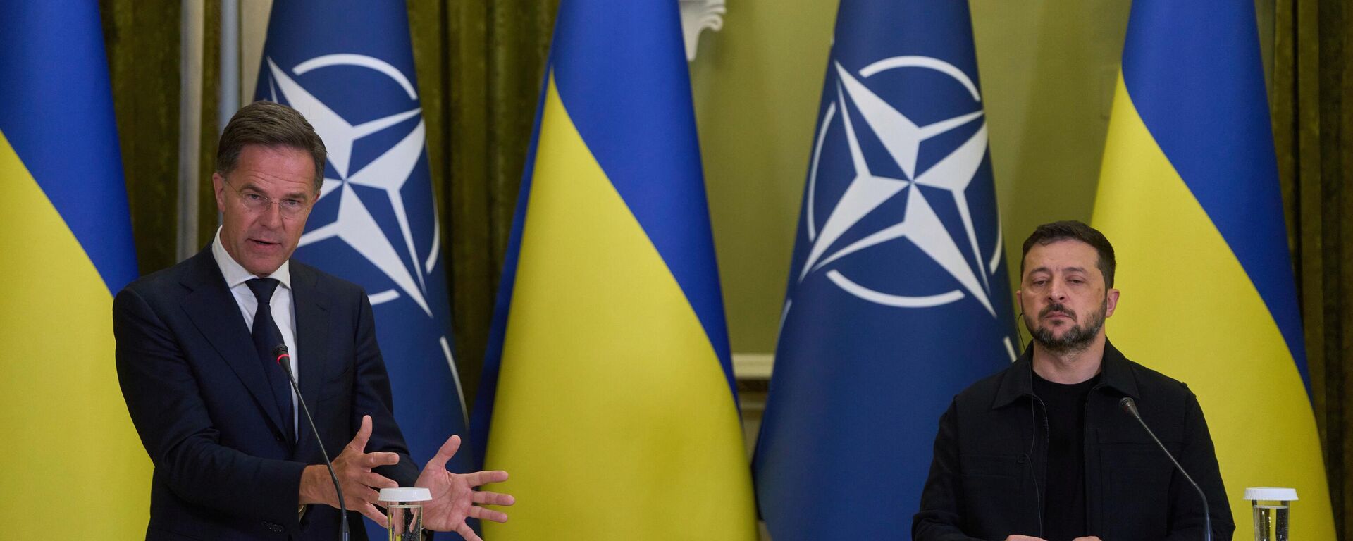 O chefe da OTAN Mark Rutte e o atual líder ucraniano, Vladimir Zelensky. - Sputnik Brasil, 1920, 05.10.2025