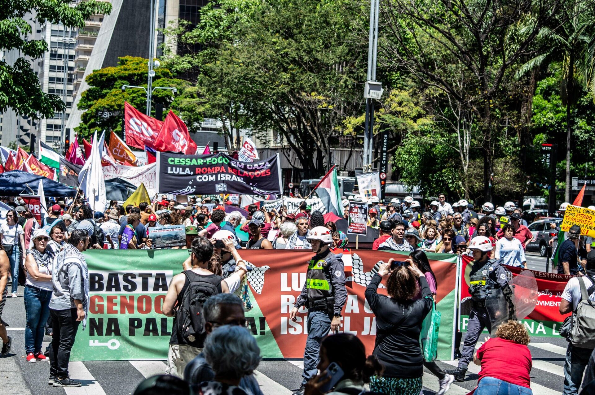 Manifestação pró-Palestina ocorre na avenida Paulista, em São Paulo, 5 de outubro de 2025 - Sputnik Brasil, 1920, 05.10.2025