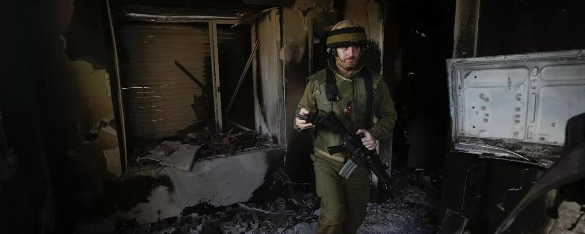 🪖 Desvestem por completo, espancam zonas íntimas e deixam sem dormir: mídia relata humilhações israelenses contra ativistas detidos - Sputnik Brasil, 1920, 06.10.2025