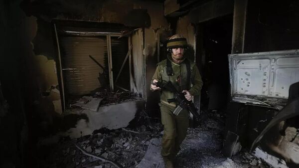 🪖 Desvestem por completo, espancam zonas íntimas e deixam sem dormir: mídia relata humilhações israelenses contra ativistas detidos 🪖 Desvestem por completo, espancam zonas íntimas e deixam sem dormir: mídia relata humilhações israelenses contra ativistas detidos - Sputnik Brasil