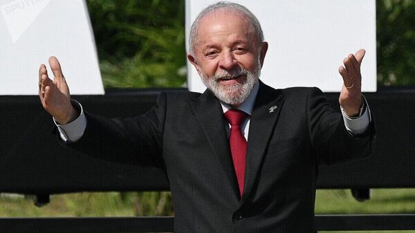 Lula e Trump trocaram telefones para estabelecer via direta de comunicação, diz Planalto Lula e Trump trocaram telefones para estabelecer via direta de comunicação, diz Planalto - Sputnik Brasil