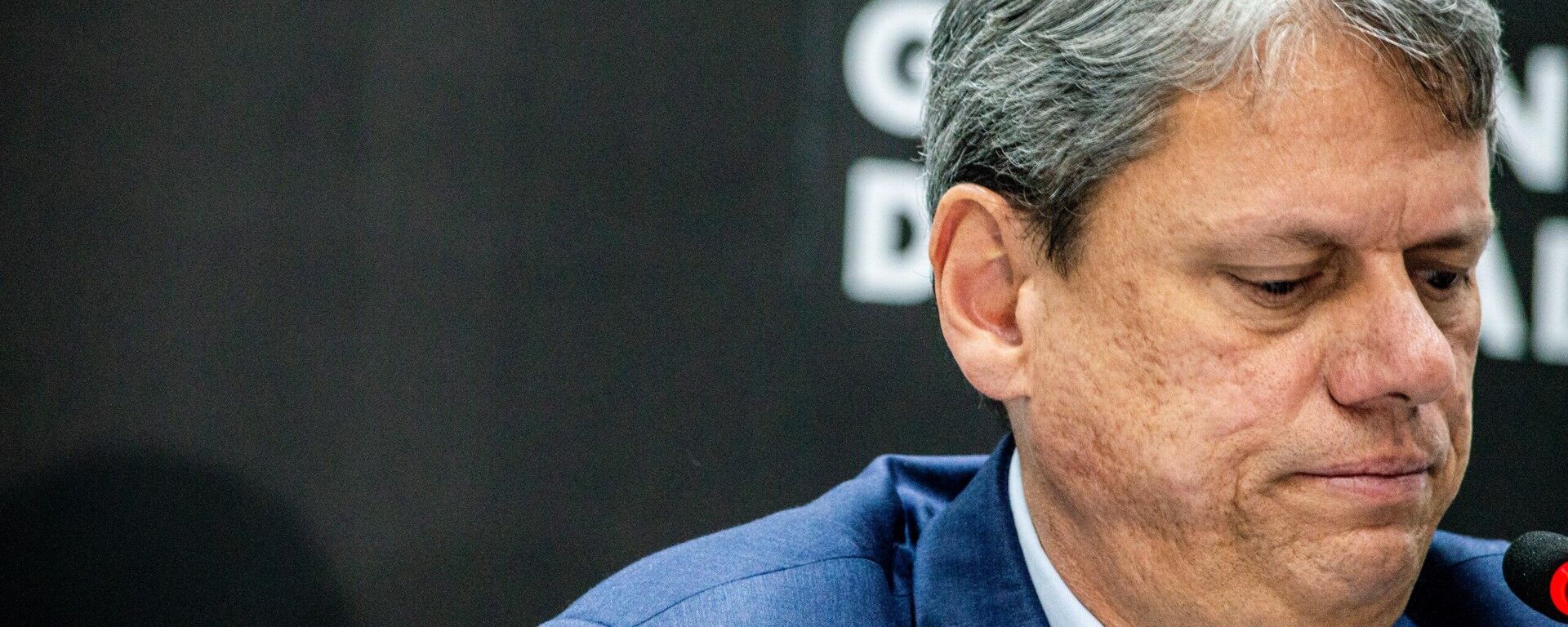 Governador de São Paulo, Tarcísio de Freitas (Republicanos), durante coletiva de imprensa sobre casos de intoxicação por metanol no estado paulista, em 6 de outubro de 2025 - Sputnik Brasil, 1920, 06.10.2025