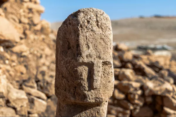 Descoberta inédita em Karahantepe revela o 1º pilar com rosto humano da Pré-História - Sputnik Brasil