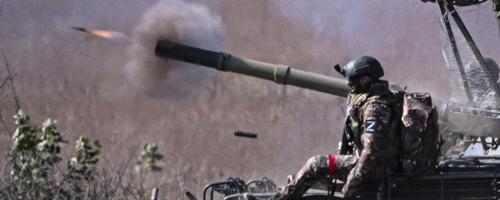 🪖 Militar russo participa de treinamento de coordenação de combate com veículos blindados BMP-3, integrando forças do agrupamento de tropas Tsentr (Centro) no front - Sputnik Brasil, 1920, 02.11.2025