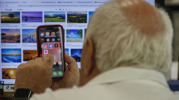 Uso das redes sociais para organização política não é exclusividade de jovens - Sputnik Brasil