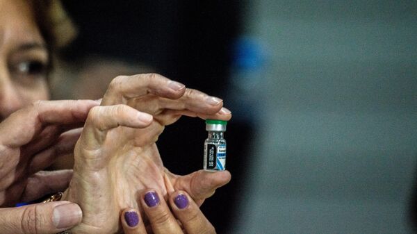 Lote com 2,5 mil ampolas do antídoto fomepizol para combater intoxicações por metanol no Brasil foram recebidas pelo Ministério da Saúde em São Paulo. 9 de outubro de 2025 - Sputnik Brasil