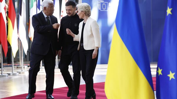Presidente do Conselho Europeu António Costa, atual líder ucraniano Vladimir Zelensky e presidente da Comissão Europeia Ursula von der Leyen - Sputnik Brasil