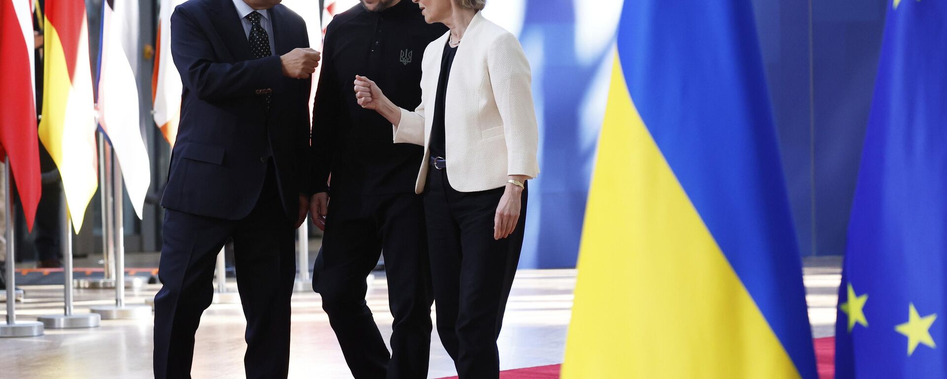 Presidente do Conselho Europeu António Costa, atual líder ucraniano Vladimir Zelensky e presidente da Comissão Europeia Ursula von der Leyen - Sputnik Brasil, 1920, 10.10.2025