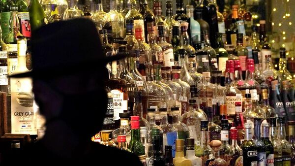 Casos de intoxicação por metanol sobem para 29 no Brasil - Sputnik Brasil