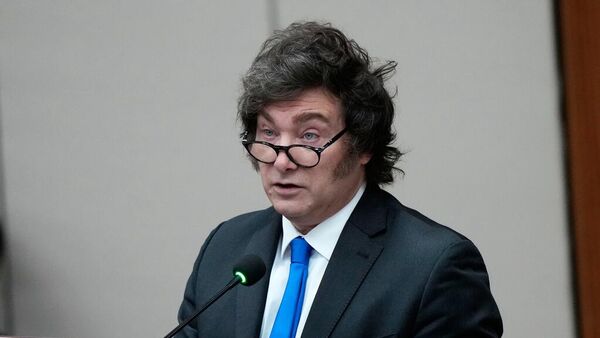 O presidente da Argentina, Javier Milei, discursa durante uma sessão especial no Congresso em Assunção, Paraguai, 17 de setembro de 2025 O presidente da Argentina, Javier Milei, discursa durante uma sessão especial no Congresso em Assunção, Paraguai, 17 de setembro de 2025 - Sputnik Brasil