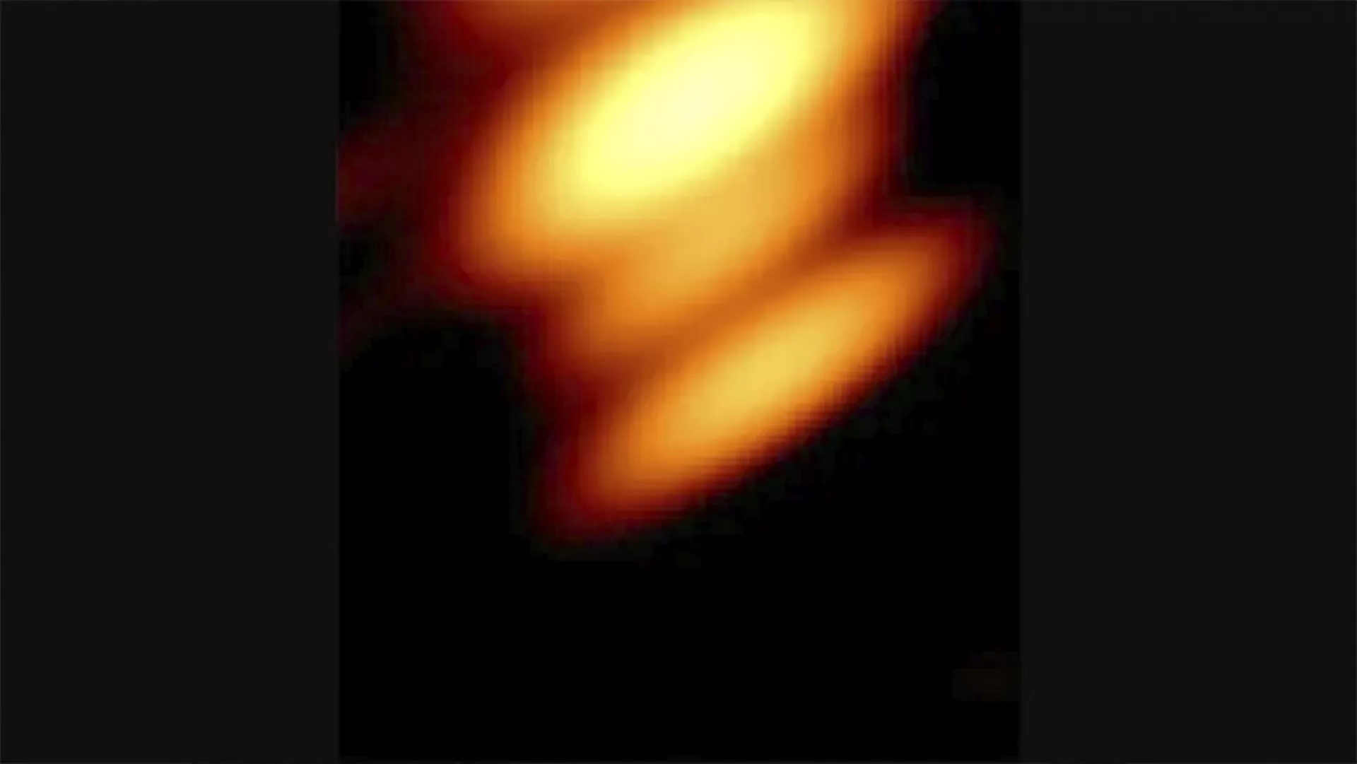 Parte de uma imagem de dois buracos negros orbitando um ao redor do outro no quasar OJ287 - Sputnik Brasil, 1920, 11.10.2025