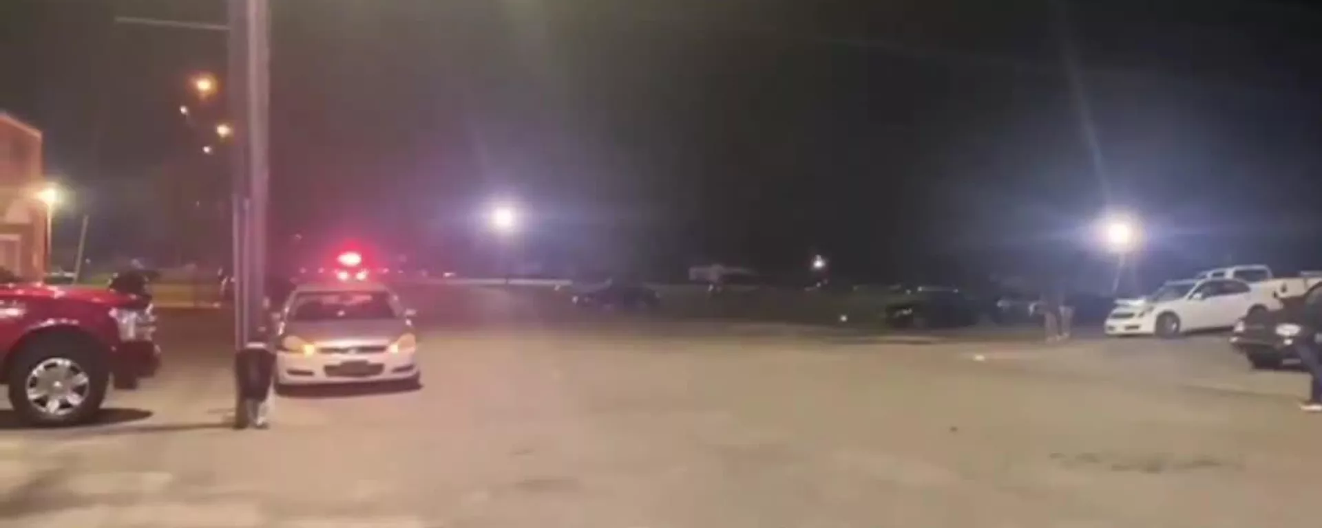 Tiroteio em área de colégio deixa 4 mortos e 12 feridos nos EUA Tiroteio em área de colégio deixa 4 mortos e 12 feridos nos EUA - Sputnik Brasil, 1920, 11.10.2025