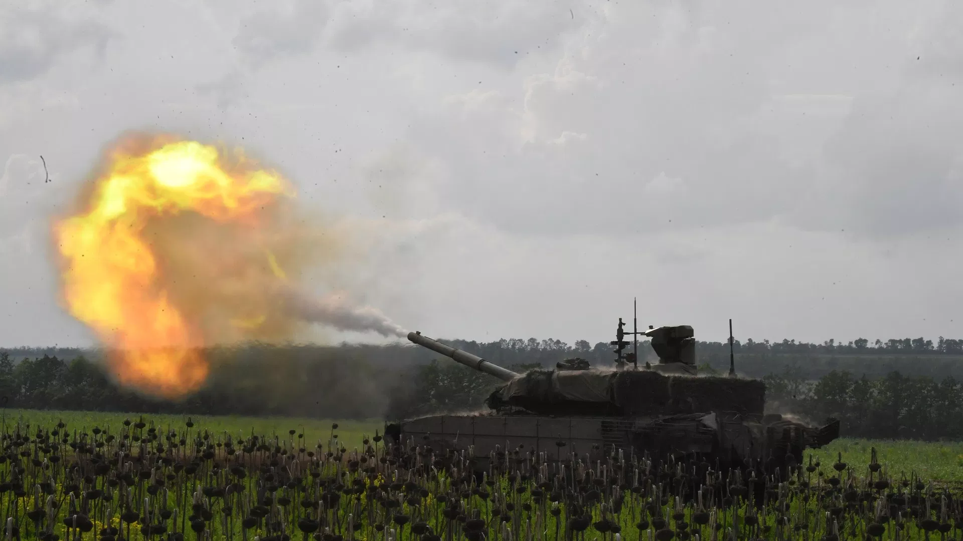 Tanque russo T-90-M Proryv na zona da operação militar especial na Ucrânia. Tanque russo T-90-M Proryv na zona da operação militar especial na Ucrânia. - Sputnik Brasil, 1920, 21.08.2026