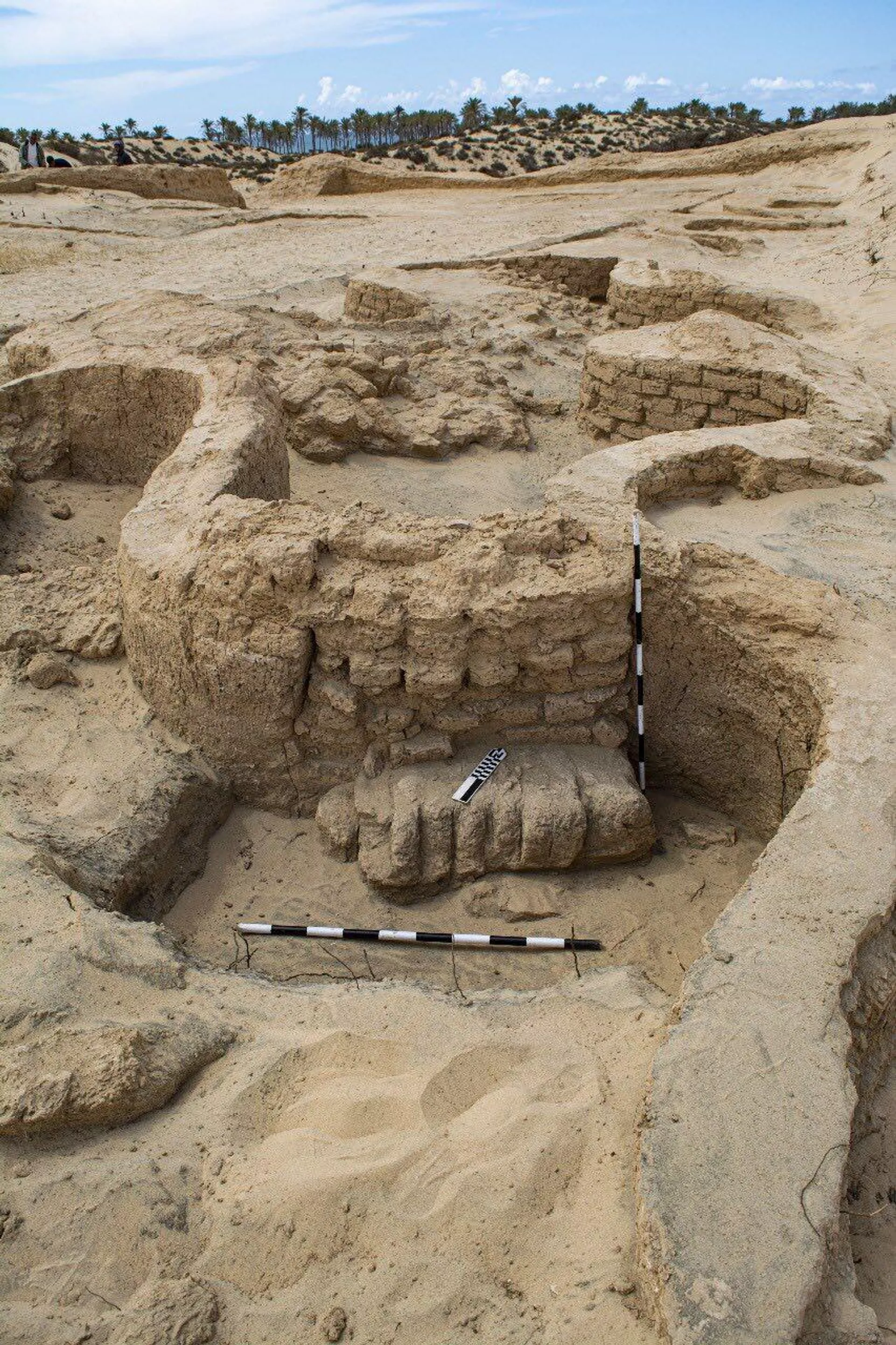 Escavações da antiga fortaleza militar Escavações da antiga fortaleza militar - Sputnik Brasil, 1920, 12.10.2025